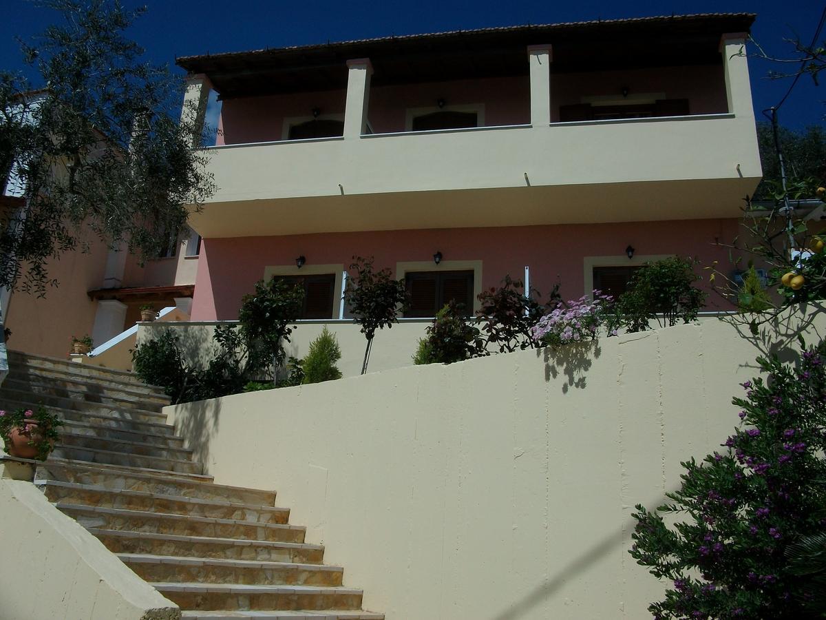 Roza'S Home And Studios Benitses  Dış mekan fotoğraf